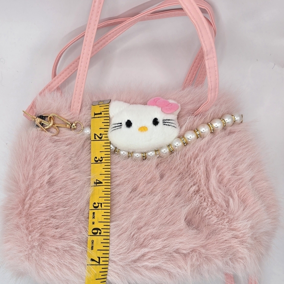 Hello Kitty Pink Faux Fur Handbag With Removable Pearl Accent Chain - Picture 6 of 8
